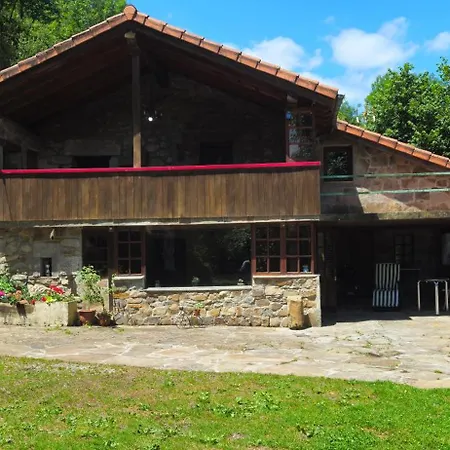 La Vegacha Casa Tradicional Pasiega * San Roque de Riomiera