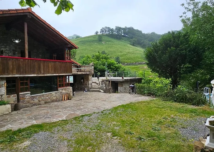 La Vegacha Casa Tradicional Pasiega * San Roque de Ríomiera