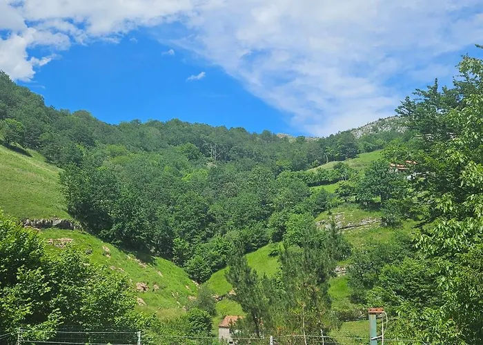 La Vegacha Casa Tradicional Pasiega * San Roque de Ríomiera