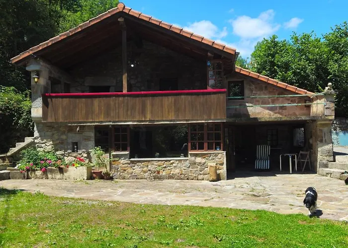 La Vegacha Casa Tradicional Pasiega * San Roque de Ríomiera